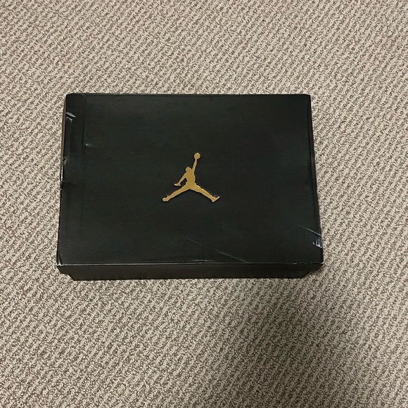 Nike Air Jordan 11 Retro Low GG in white and orange - Picture 6 of 8